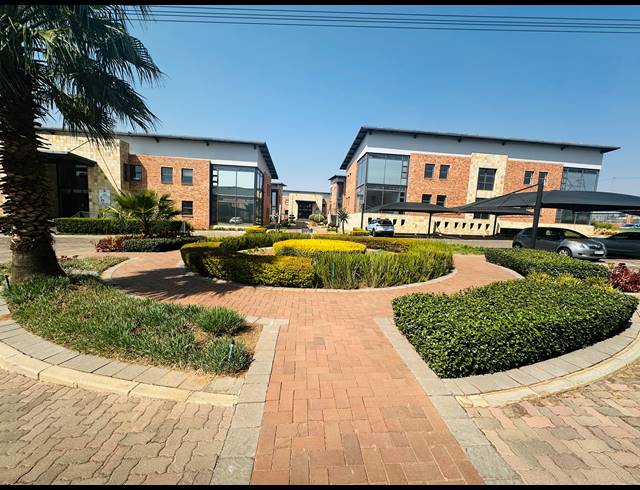 383.20M² OFFICE TO LET IN PAULSHOF